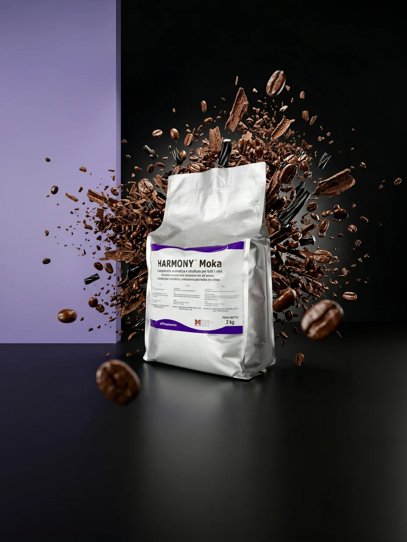 Confezione di Harmony Moka tra chicchi di caffè e scaglie di cioccolato in volo